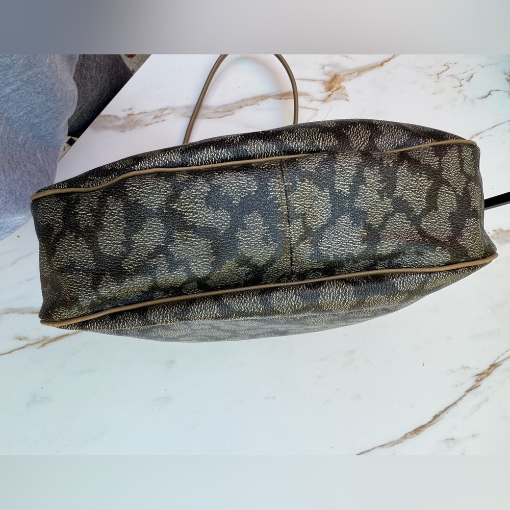 Vintage YSL Tan and Black Giraffe Print Tote Bag - Picture 5 of 9